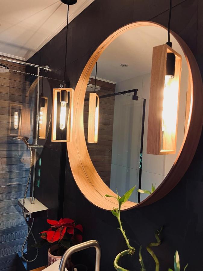 Moodysun Studio, Remote Tiny Home 코마르닉 외부 사진