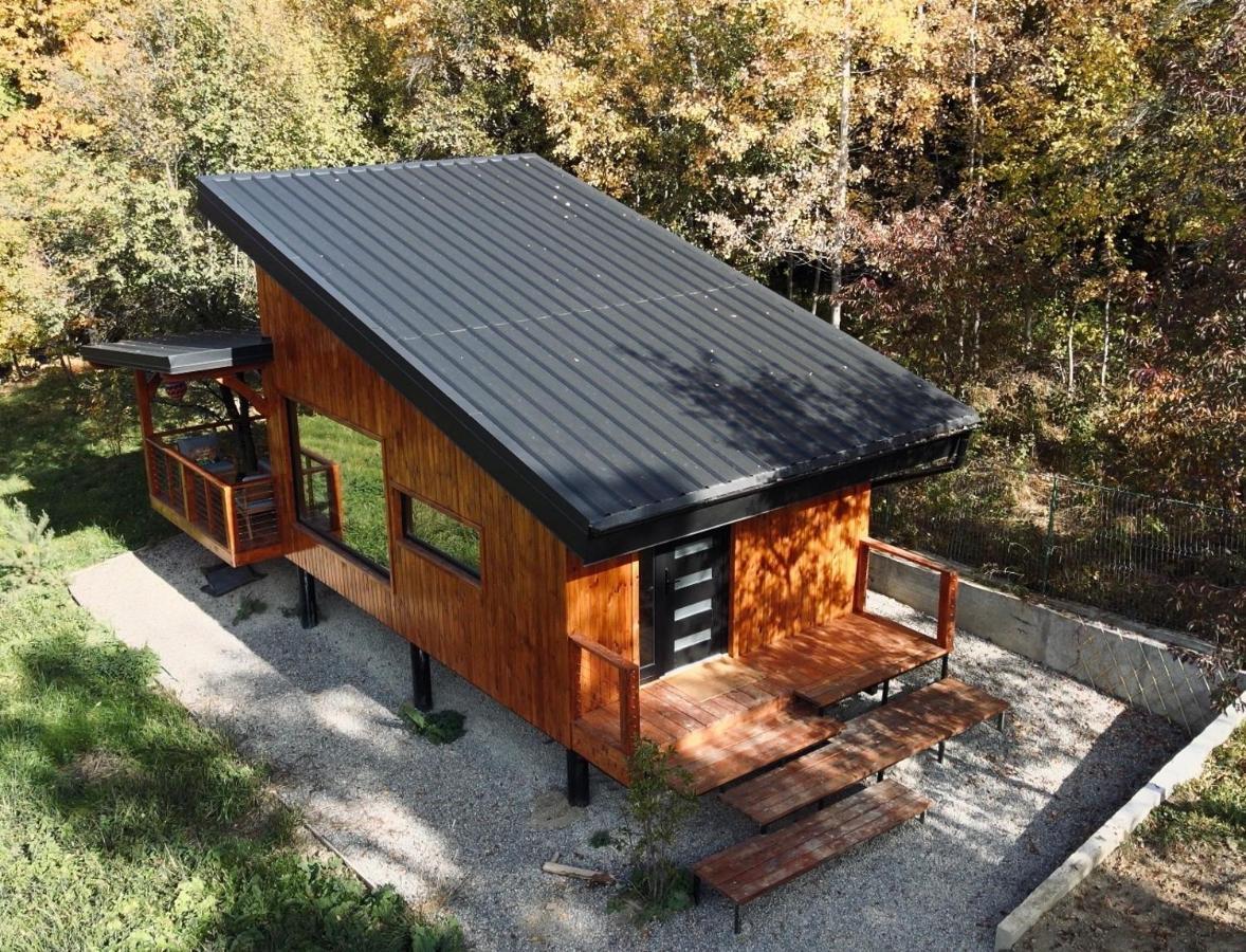 Moodysun Studio, Remote Tiny Home 코마르닉 외부 사진